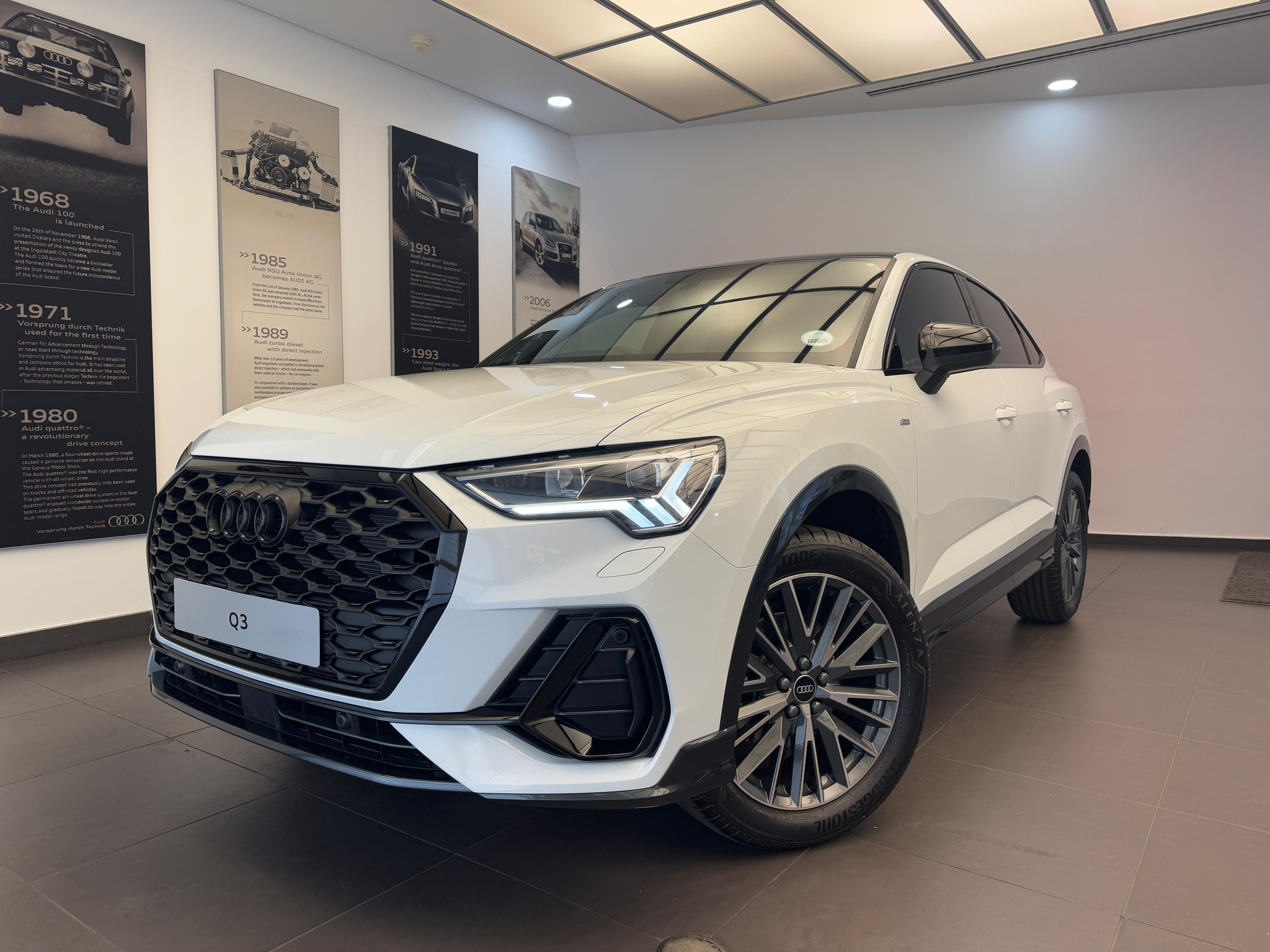 2025 Audi Q3 Sportback 35 TFSi Black Edition Q2FyTGlzdGluZzo0NTM3MjQ 2025-audi-q3-sportback-35-tfsi-black-edition-q2fytglzdgluzzo0ntm3mjq