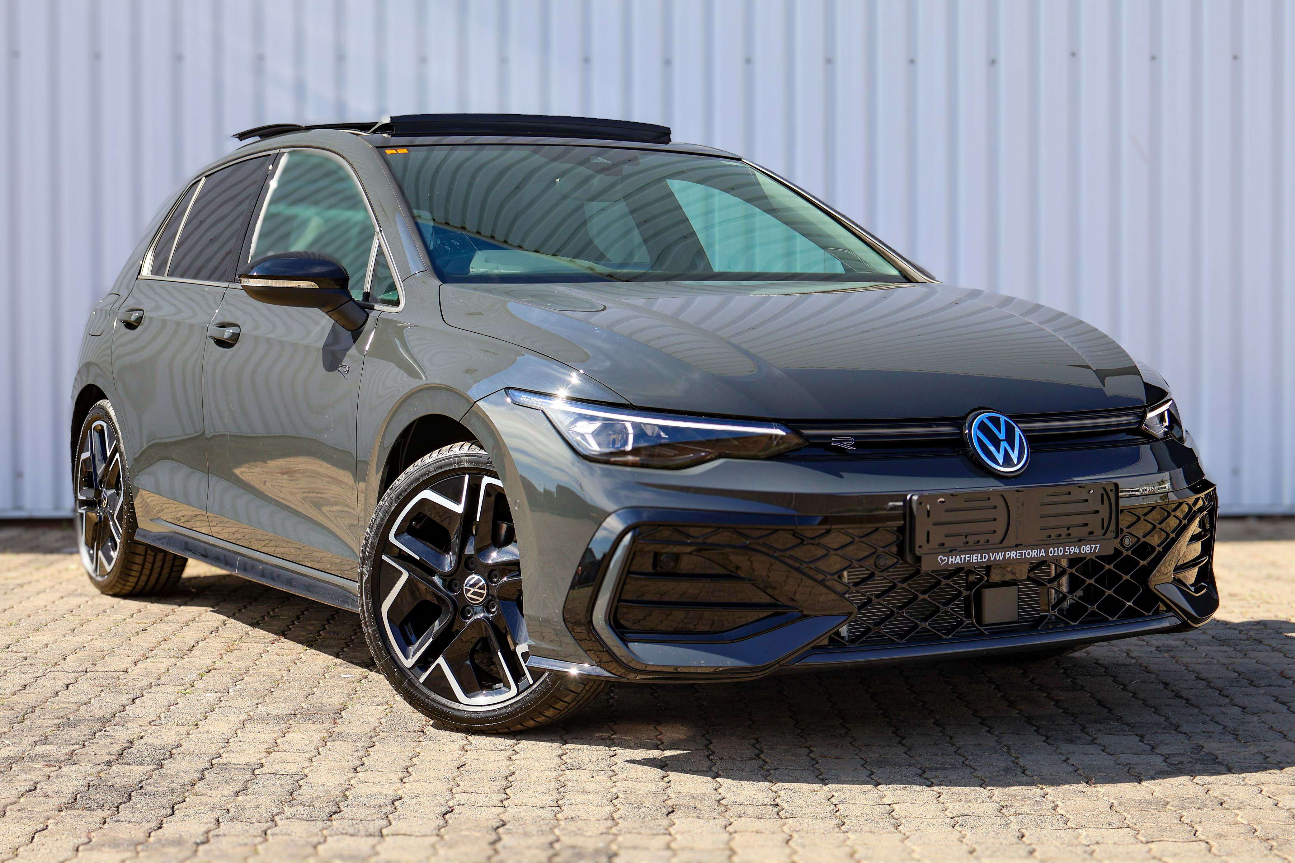 Golf 8 R Line Review 2025 Volkswagen VW Golf 8 1.4 TSi R-Line Plus Q2FyTGlzdGluZzo0NTU4ODY ...