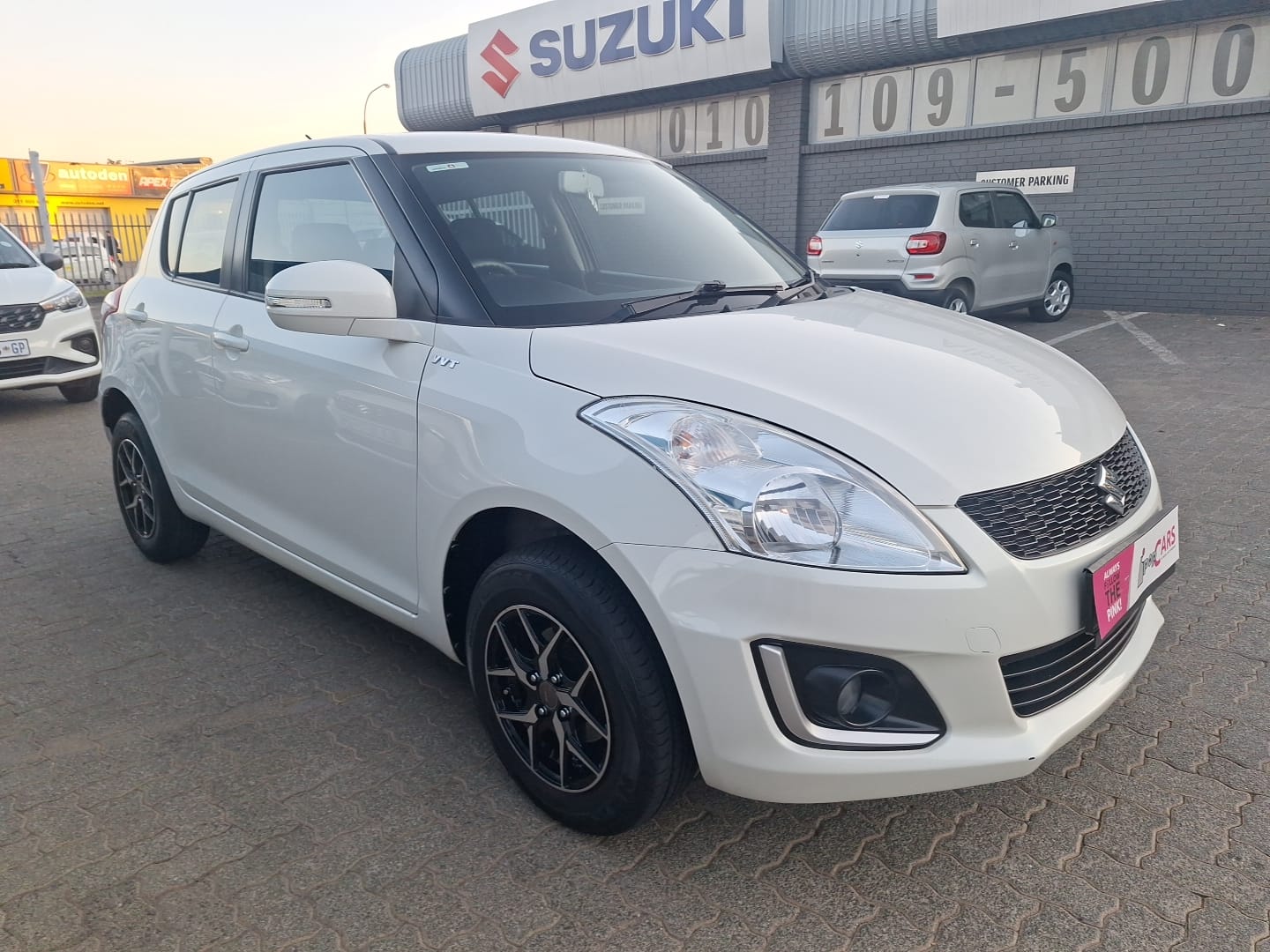2017 Suzuki Swift 1.2 GL Hatch Q2FyTGlzdGluZzo0OTIxMTY R149700