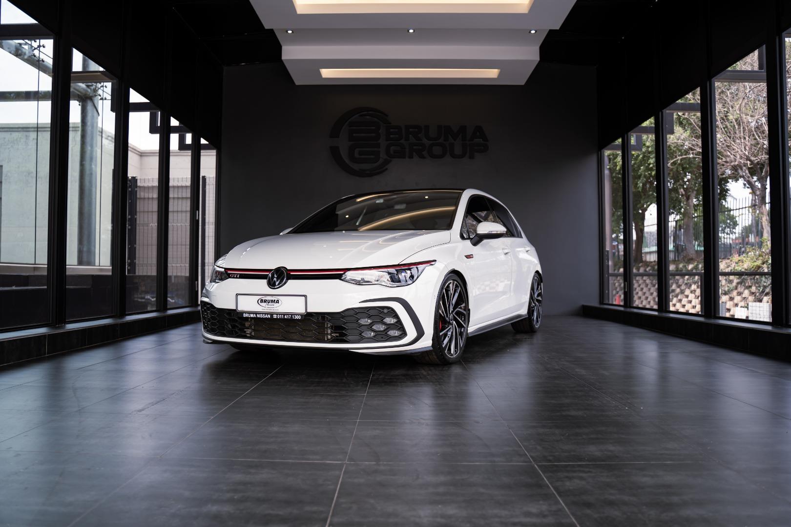 2022-volkswagen-vw-golf-8-gti-