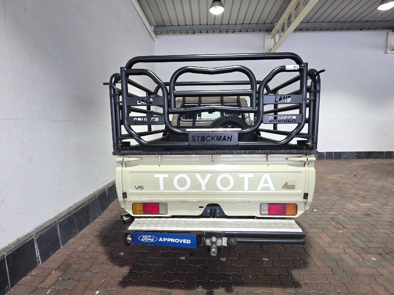 2018 Toyota Land Cruiser 79 4.0 Pick Up Q2FyTGlzdGluZzo2Nzk3MTQ