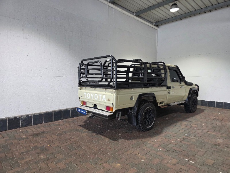 2018 Toyota Land Cruiser 79 4.0 Pick Up Q2FyTGlzdGluZzo2Nzk3MTQ