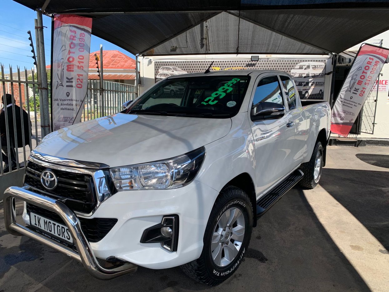 2017-toyota-hilux-2-4-gd-6-rb-srx-pu-extended-cab
