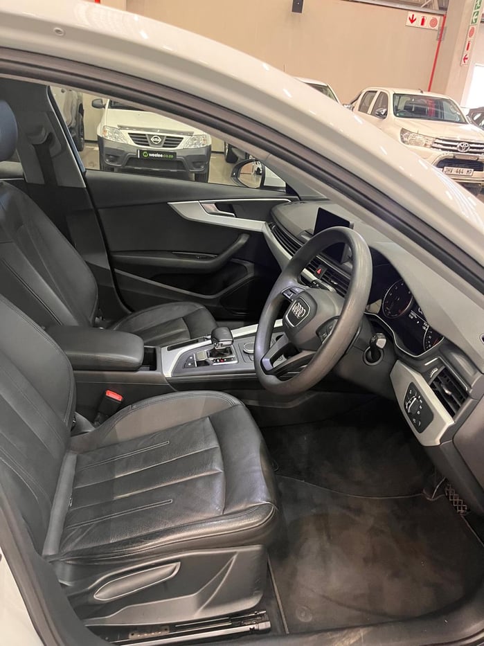 2017 Audi A4 1.4 T FSi S-Tronic Q2FyTGlzdGluZzo0MDYxMTg R249900