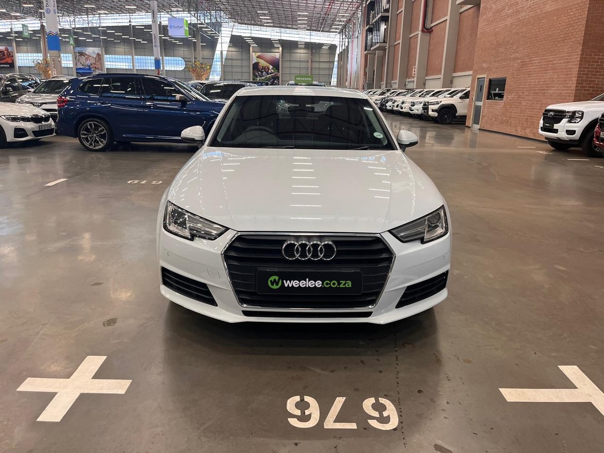 2017 Audi A4 1.4 T FSi S-Tronic Q2FyTGlzdGluZzo0MDYxMTg R249900