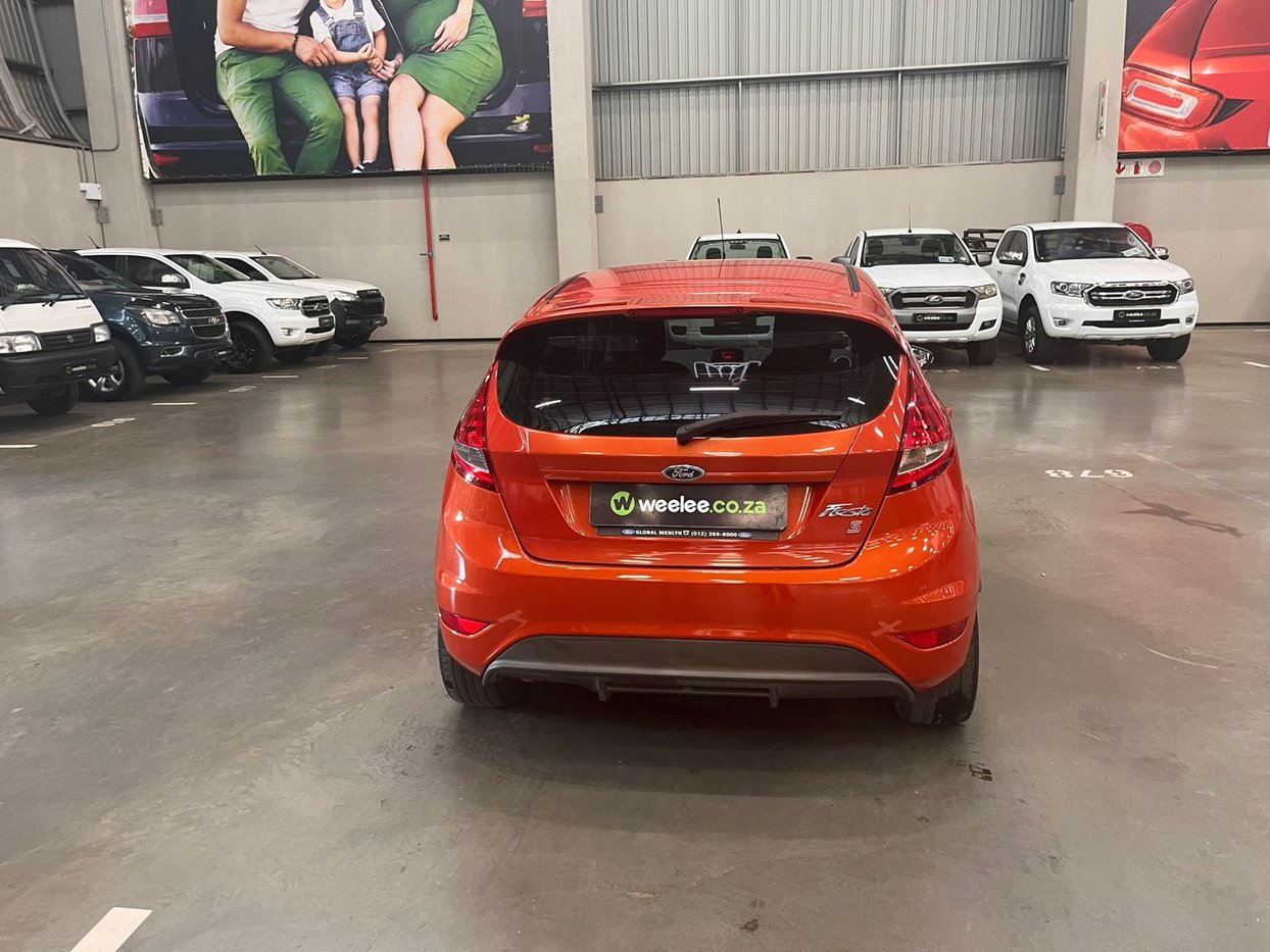 2011 Ford Fiesta 1.6 Sport 5 Door Q2FyTGlzdGluZzo0MTM1Njg R139900