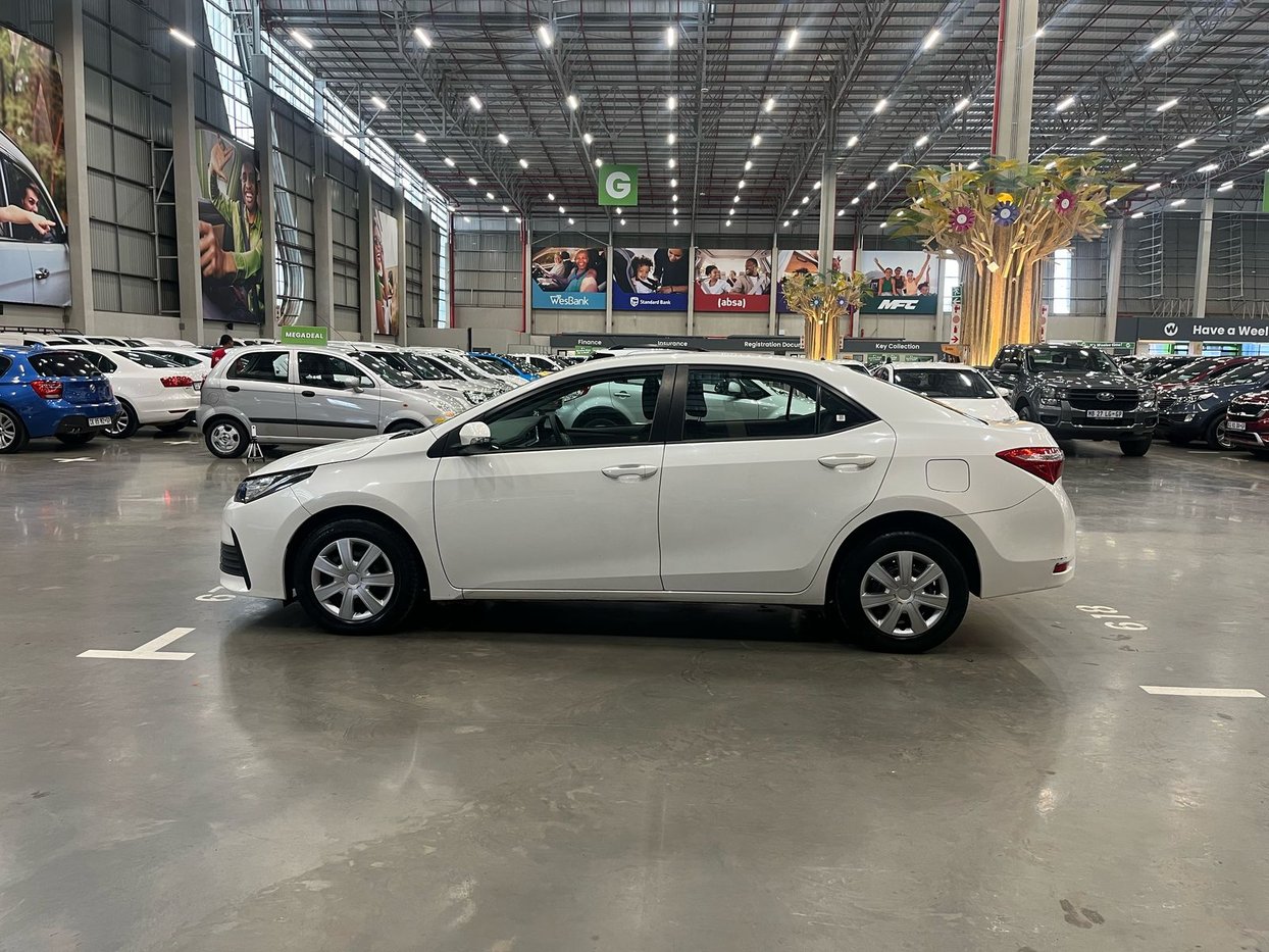 2021 Toyota Corolla 1.8 Quest Q2FyTGlzdGluZzo0MzgyMzI R225900