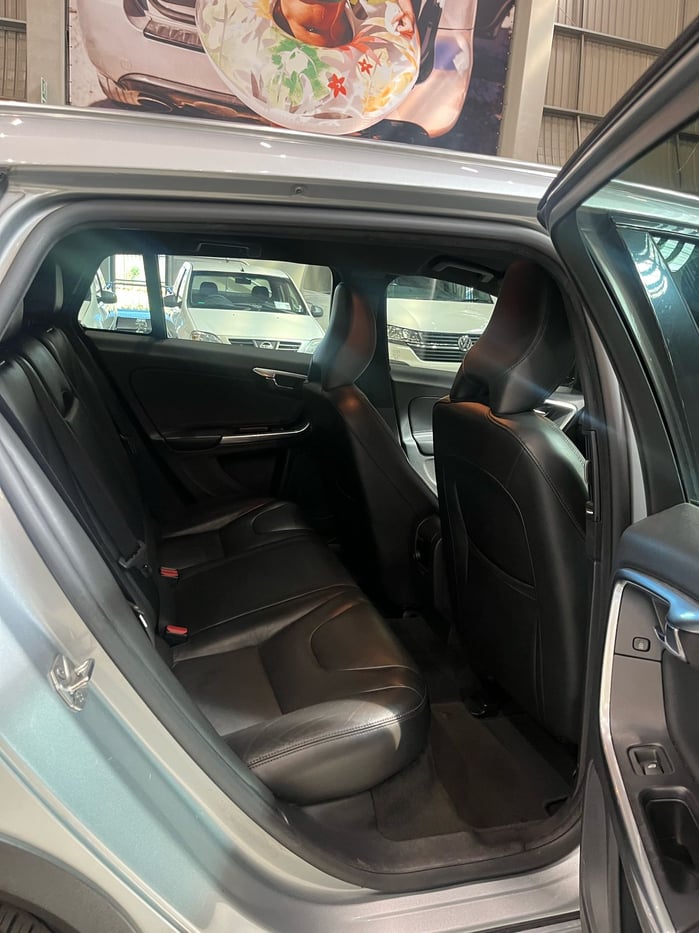 2017 Volvo V60 Cross Country D4 Momentum Geartronic AWD