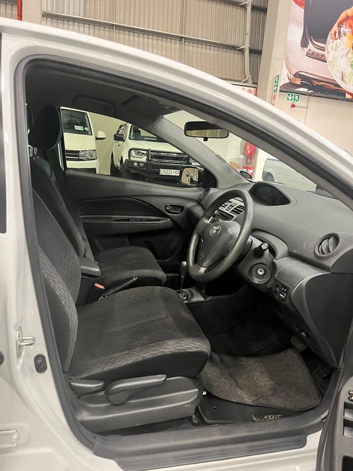 2012 Toyota Yaris Zen3 Sedan Auto Q2FyTGlzdGluZzo0NTc1MzU R118500