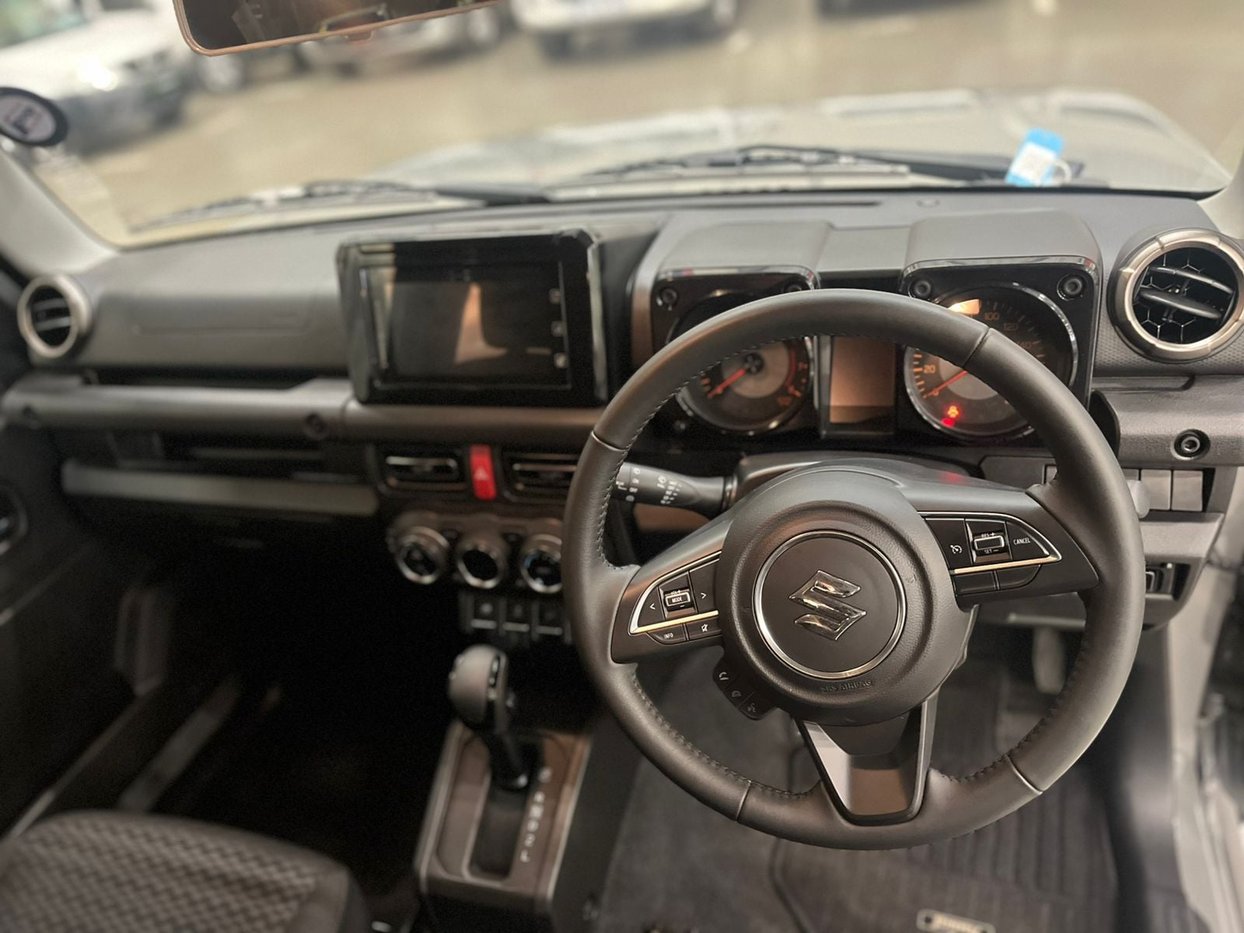 2025 Suzuki Jimny 1.5 GLX Auto Q2FyTGlzdGluZzo0NzcxODU R409000