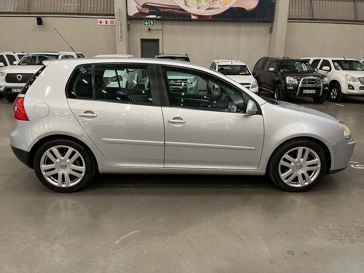 2006 Volkswagen VW Golf 5 2.0 Comfortline Q2FyTGlzdGluZzo1MDczMDU