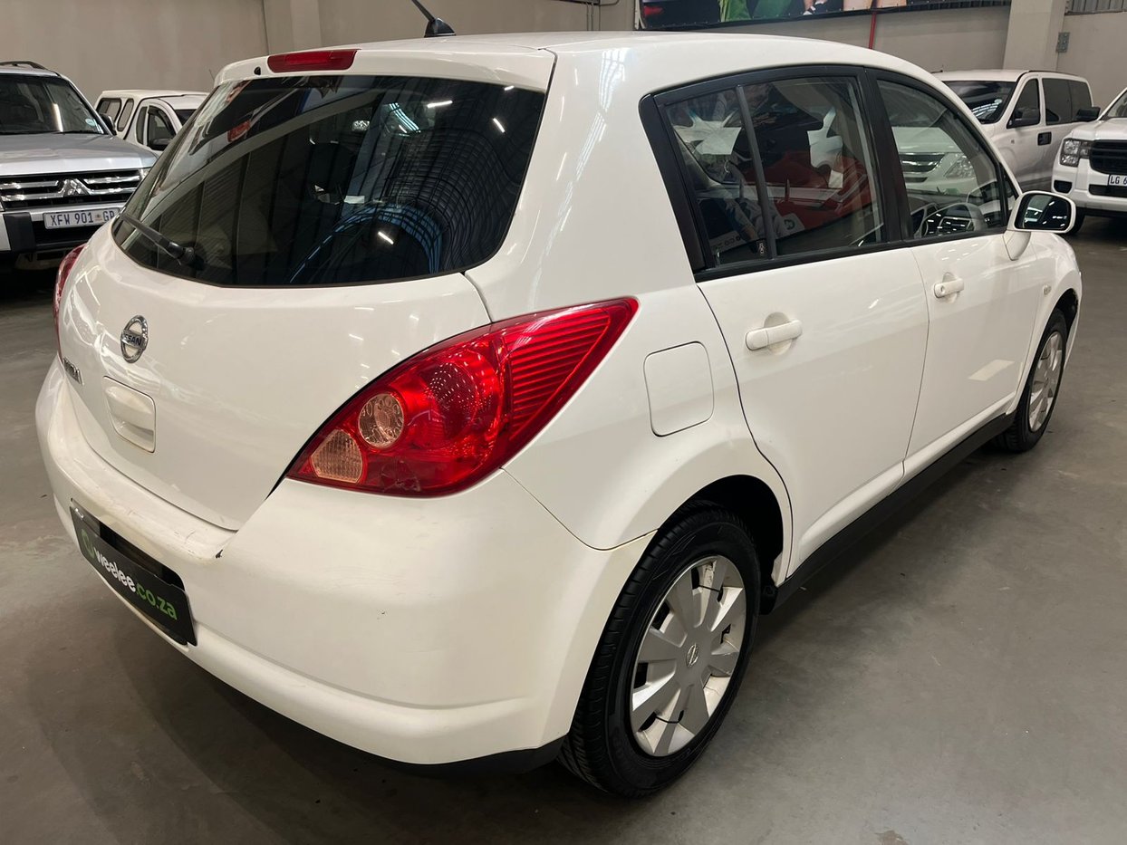 2011 Nissan Tiida 1.6 Visia Hatch Back Q2FyTGlzdGluZzo1MDczMTc