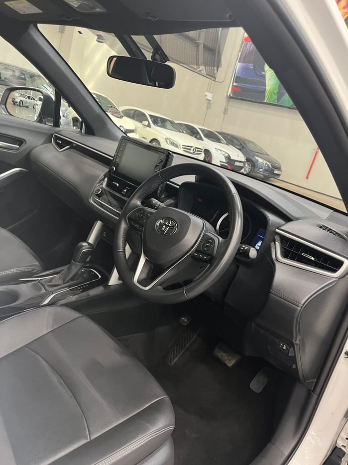 2023 Toyota Corolla Cross 1.8 XS Q2FyTGlzdGluZzozNDIyNDE R375500