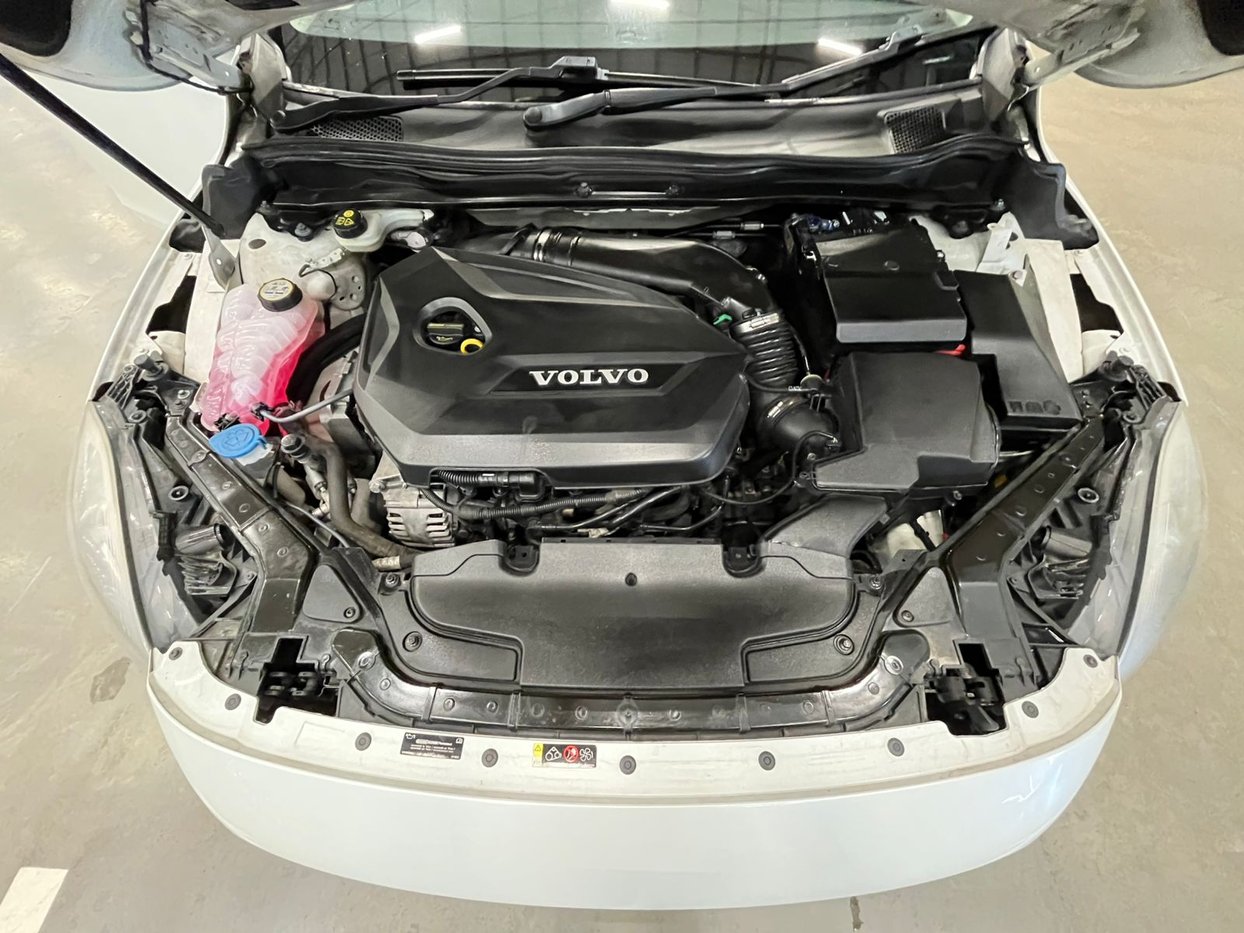 2015 Volvo V40 T4 Excel Powershift Q2FyTGlzdGluZzozNTM4Nzk R184900