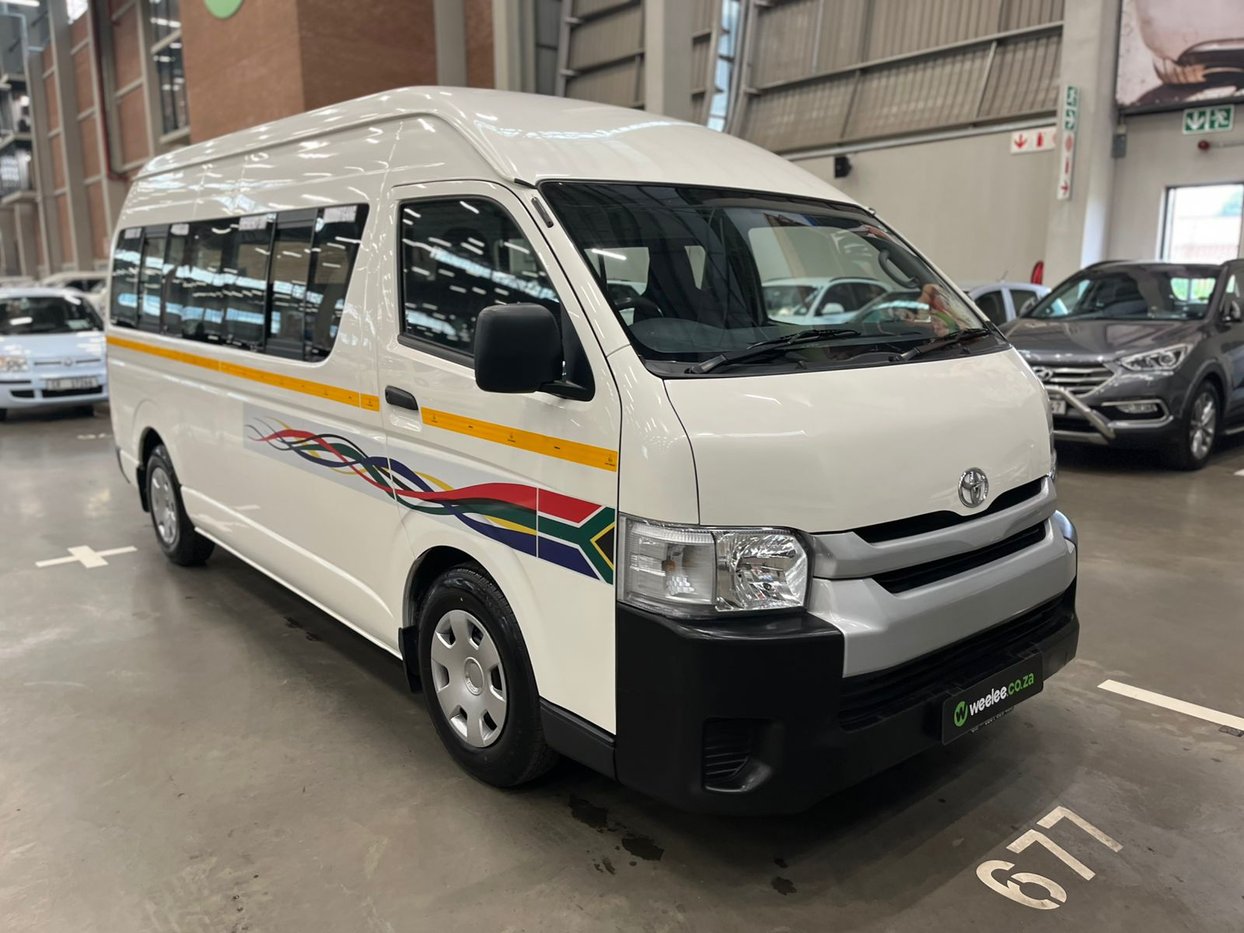 SINGER Quantum Stylist 9985 Computerized - 1000+ Stitches With Touch Screen  \u0026 Accessory Kit Sewing Machine, image size:1244x933