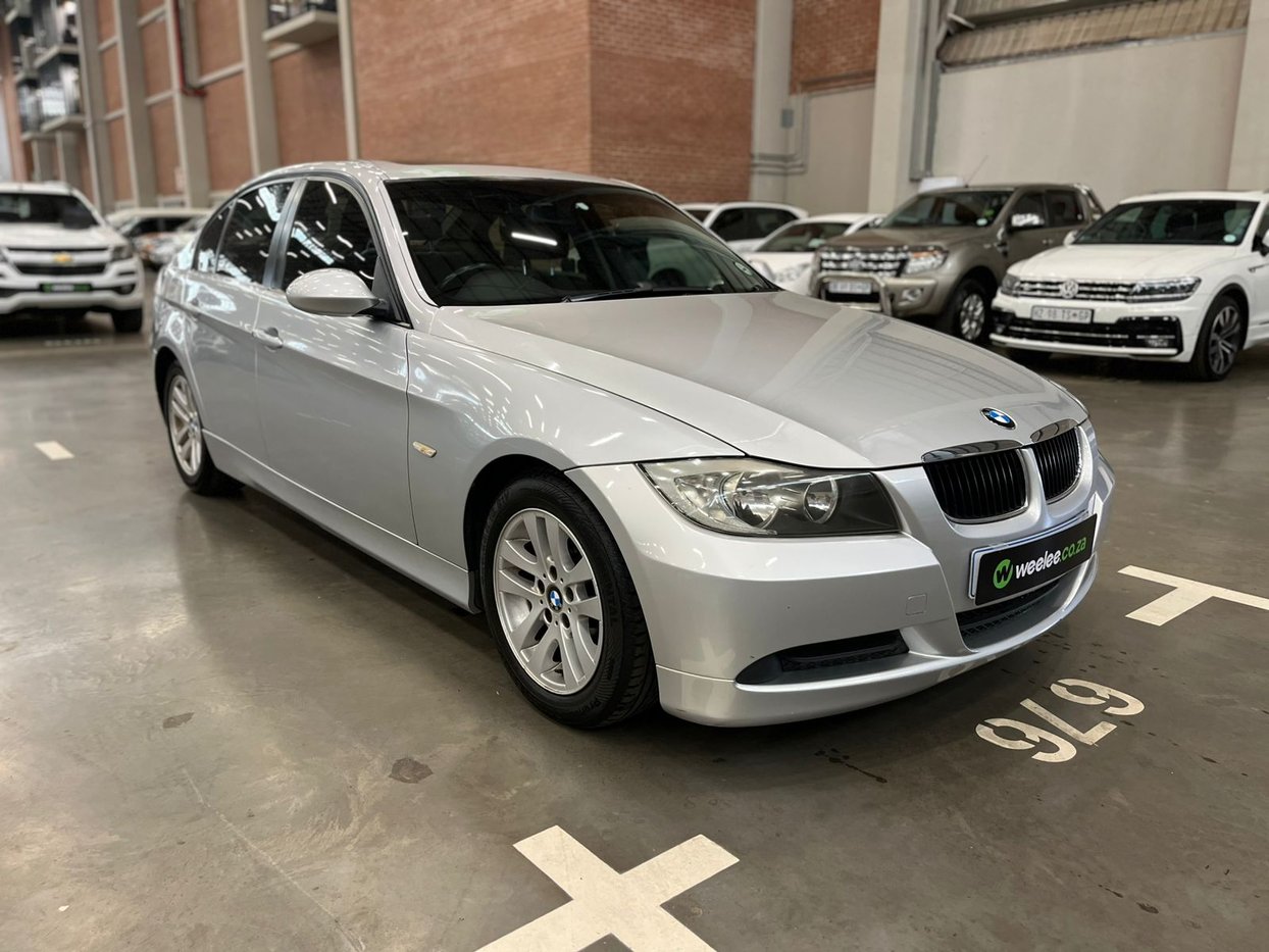  3シリーズ 320i E90 35,000km 低走行 2008 BMW 320 - E90 320i E90 Q2FyTGlzdGluZzozNTQ1NTI R115500 | Avo Auto