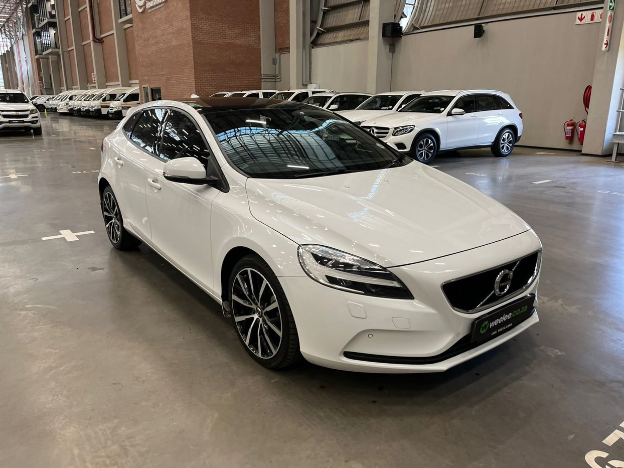 2019-volvo-v40-cross-country-