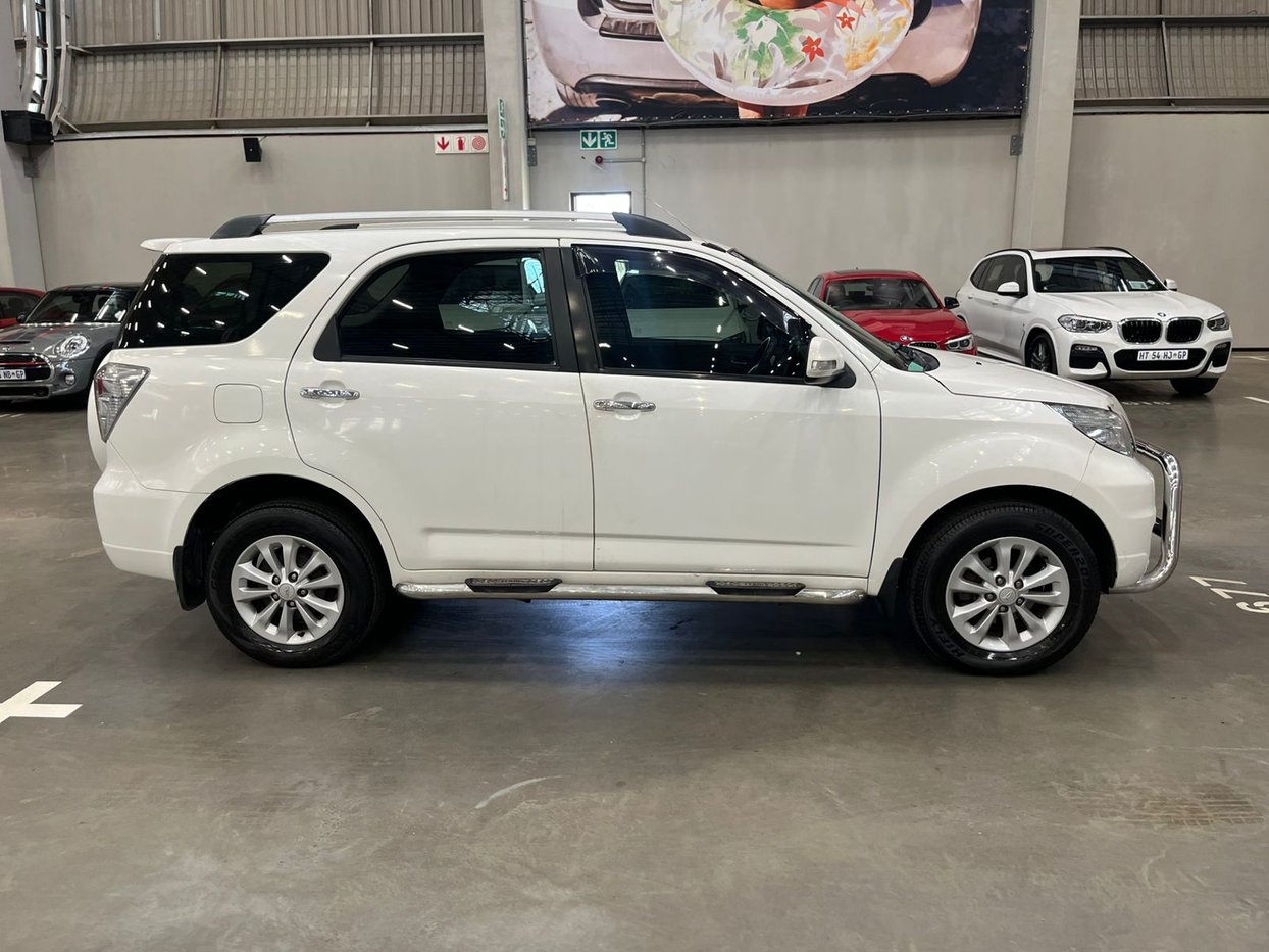 2011 Daihatsu Terios II LWB 4X4 7 Seater Q2FyTGlzdGluZzozNjM5MzY R119000 |  Avo Auto, image size:1244x933