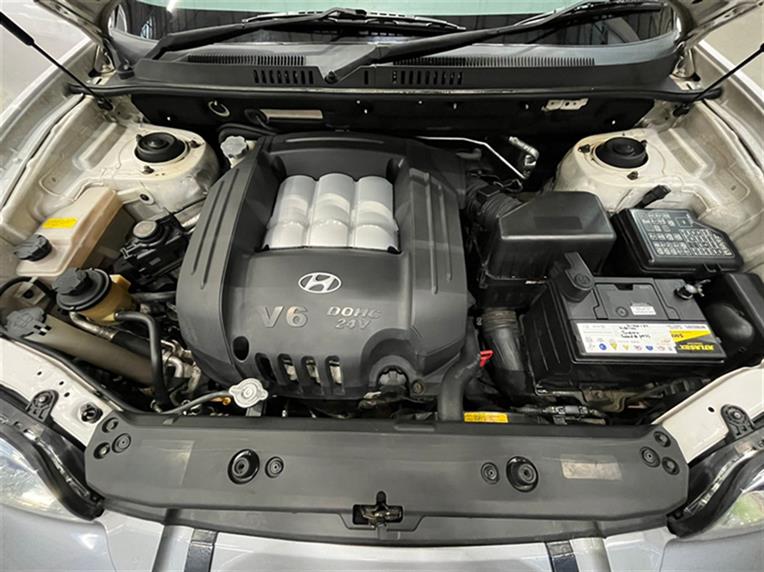 2005 Hyundai Santa-Fe 2.7 GLS Auto Q2FyTGlzdGluZzozNjY5NDQ R99000