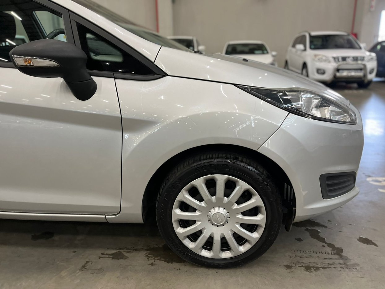 ONE N' ONLY Fiesta　×４ 2013 Ford Fiesta 1.4 Ambiente Sedan Q2FyTGlzdGluZzozODI4NTU