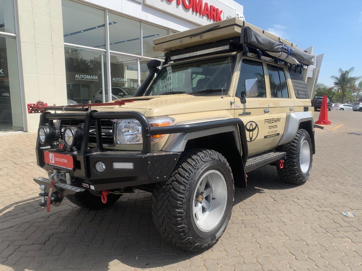 2014 Toyota Land Cruiser 76 4.5 Diesel Station Wagon