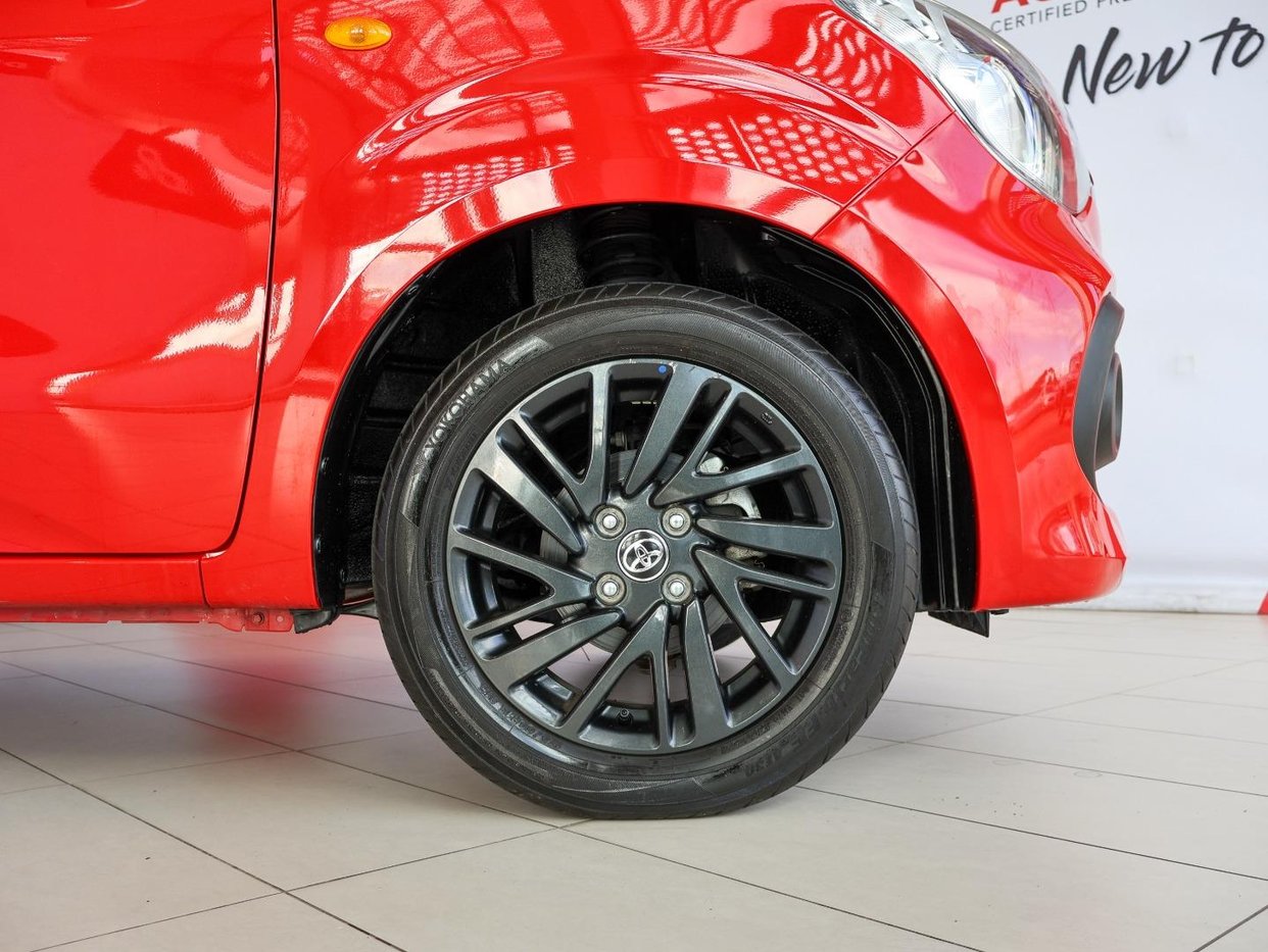 2024 Toyota Vitz 1.0 XR Q2FyTGlzdGluZzo1MDM4MjU R199990 | Avo Auto