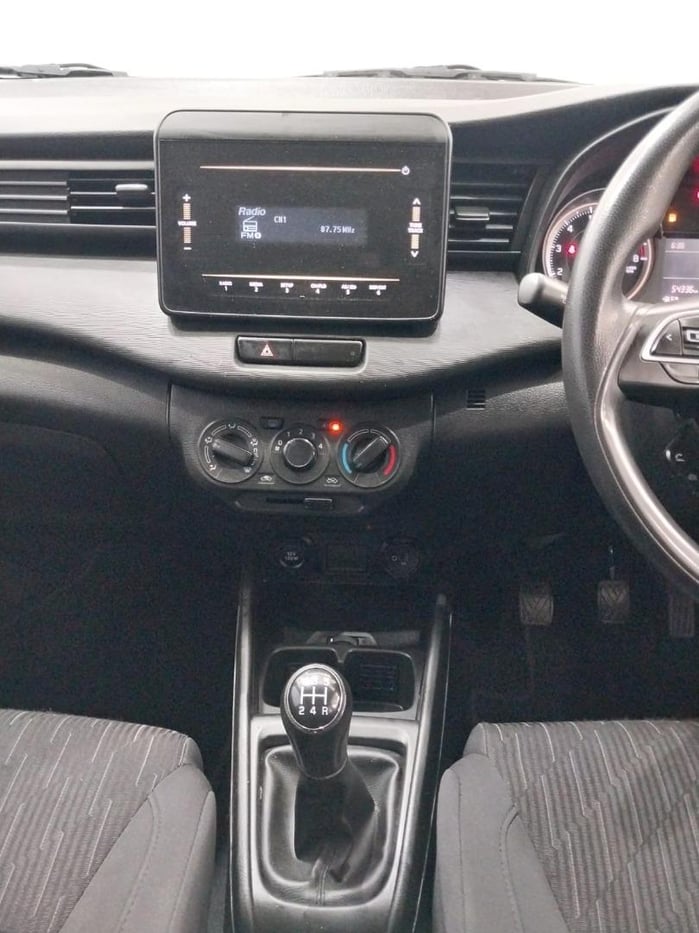 2023 Toyota Rumion 1.5 SX Q2FyTGlzdGluZzozMjMxMDE R289880 | Avo Auto