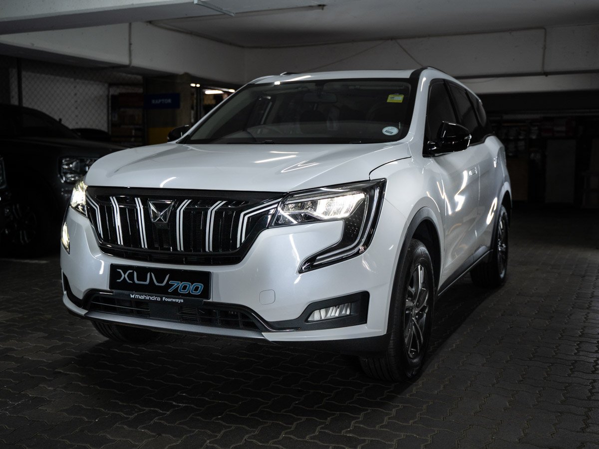 2025-mahindra-xuv-700-2.0-ax5-