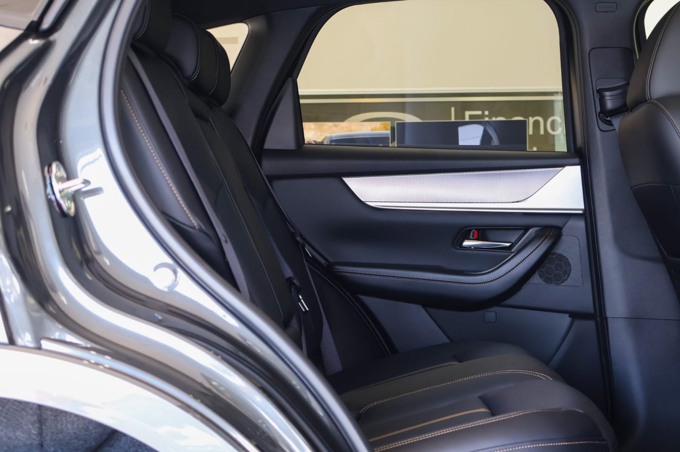 2025 Mazda CX-60 3.3L DE TAKUMI AWD Auto Q2FyTGlzdGluZzozNjM1MjA