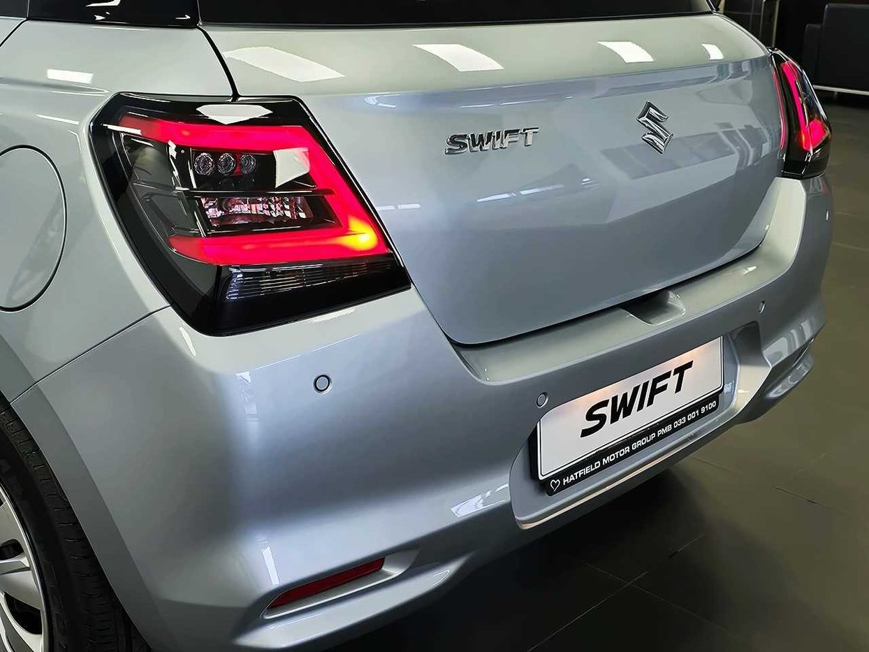 2025 Suzuki Swift 1.2 GL Q2FyTGlzdGluZzozOTAxNjI R219900 | Avo Auto