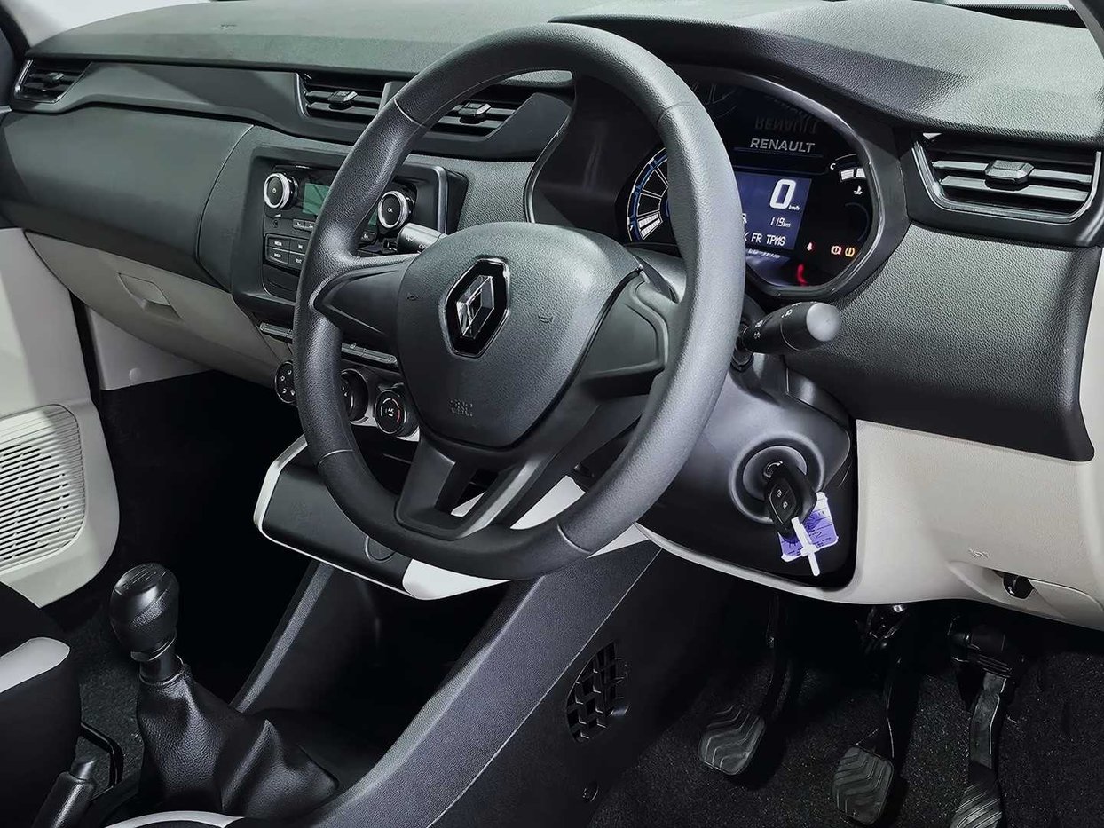 2025 Renault Triber 1.0 Express Q2FyTGlzdGluZzozNjQwMjE R266999