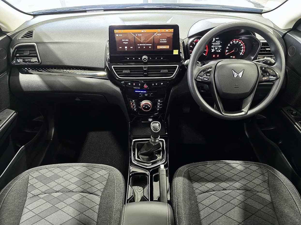 2024 Mahindra XUV 3XO 1.2T MX3 Q2FyTGlzdGluZzozNjg0NDc R274999