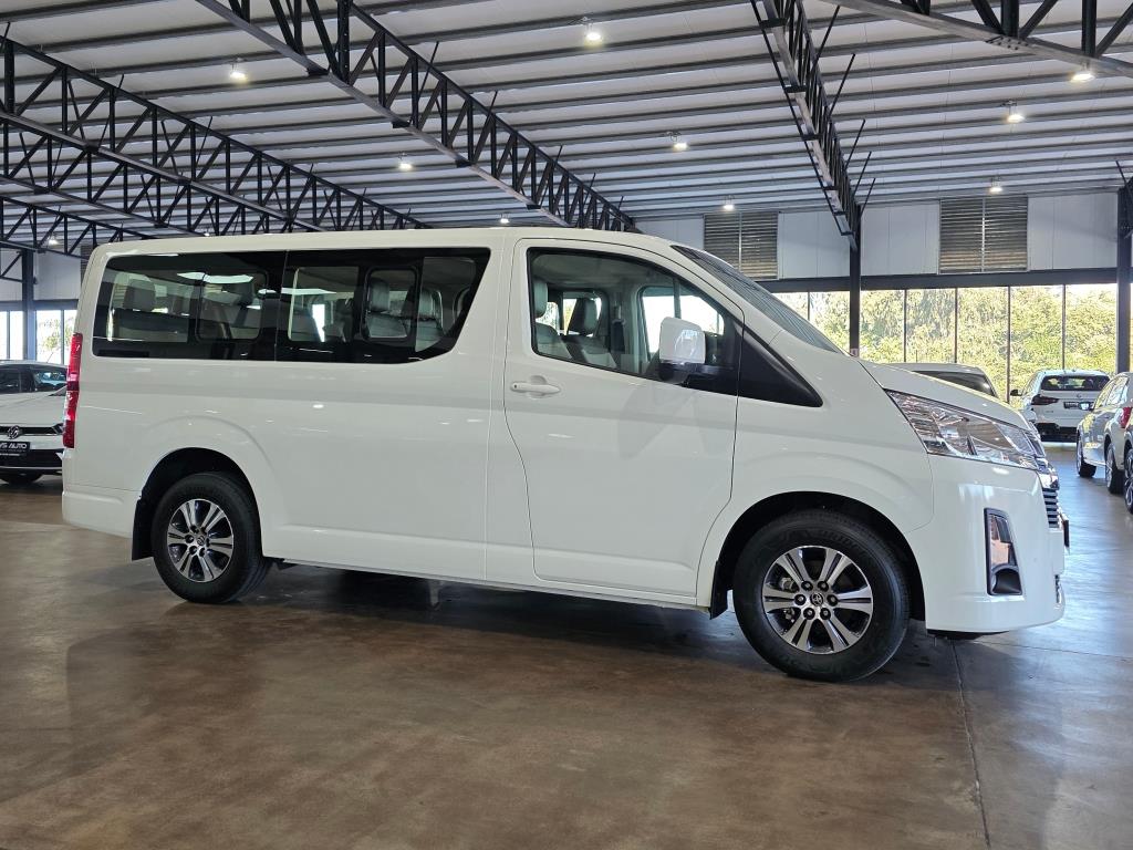 ワクワク　Kadumi CLASS A 20 Ton SHAY 2025 Toyota Quantum 2.8 GL 11 Seater Q2FyTGlzdGluZzo0ODQwMzg