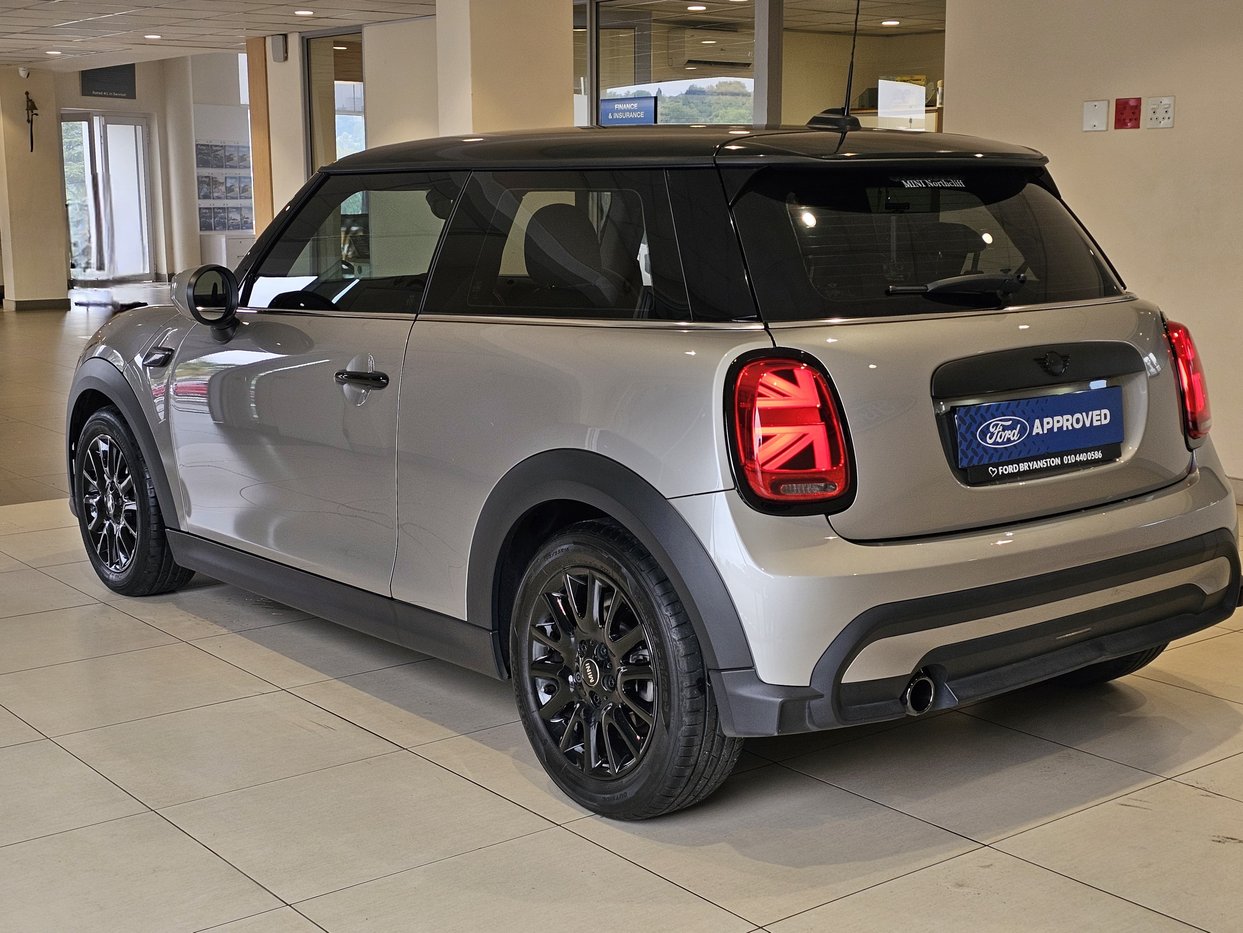 2023 MINI One 1.5T Auto Q2FyTGlzdGluZzo0NDI1Nzk R349890 | Avo Auto