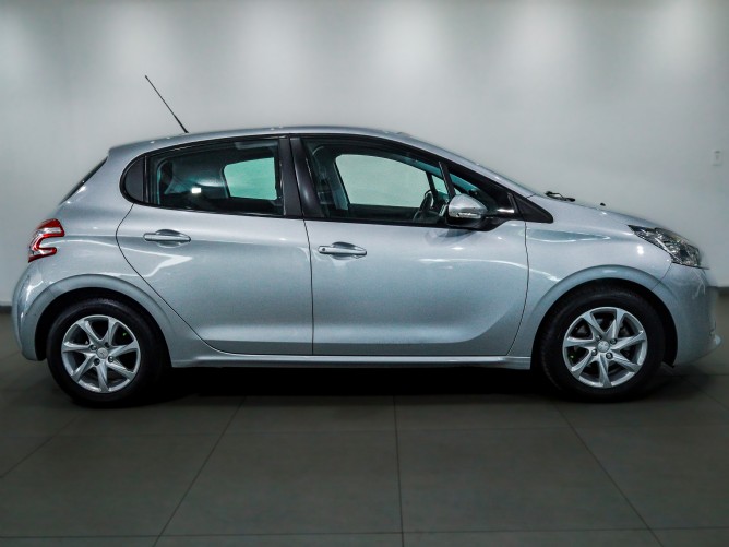 2012 Peugeot 208 1.2 VTi Active Q2FyTGlzdGluZzo0MDQ3MTE R99950
