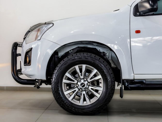 headporters様  ULA EPIC Ssize 希少 Used Isuzu D-Max 1.9 DDI HR X-Rider Auto Double-Cab for sale in