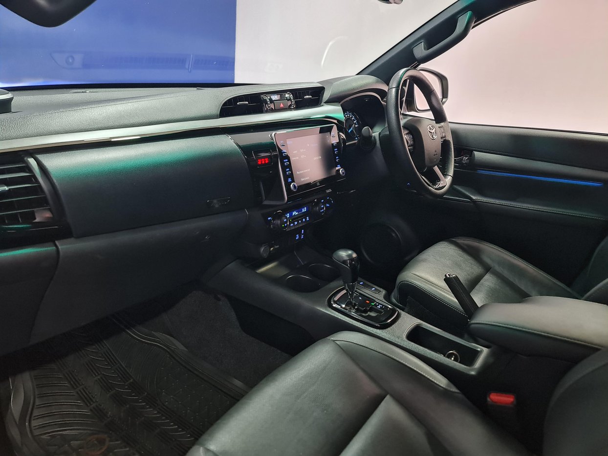 Toyota Hilux 2022 4x4 Interior