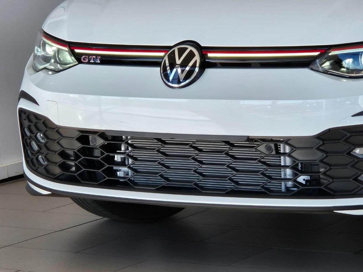 2025 Volkswagen VW Golf 8 GTi 2.0 TSi DSG Q2FyTGlzdGluZzo0ODIzNjk