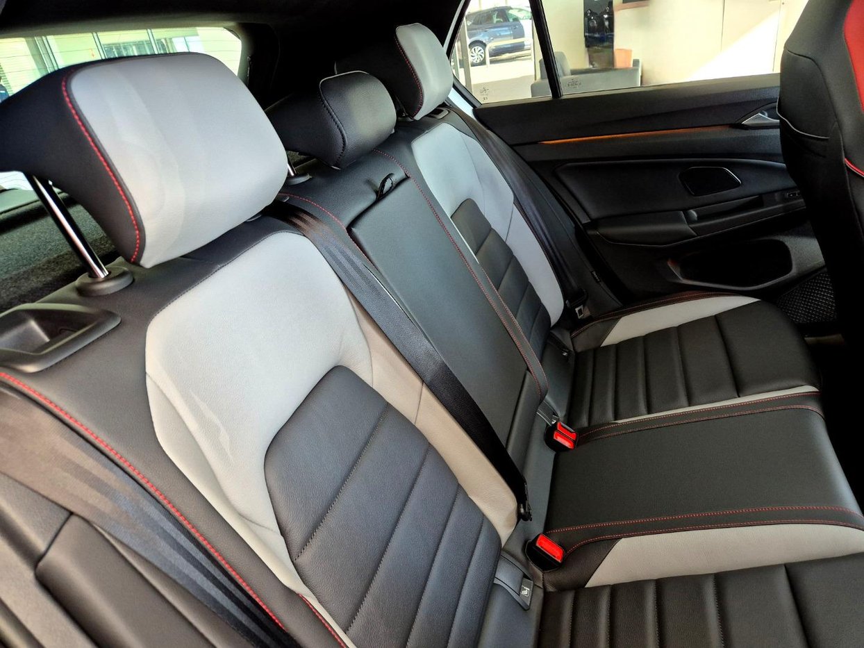 2025 Volkswagen VW Golf 8 GTi 2.0 TSi DSG Q2FyTGlzdGluZzo0ODIzNjk