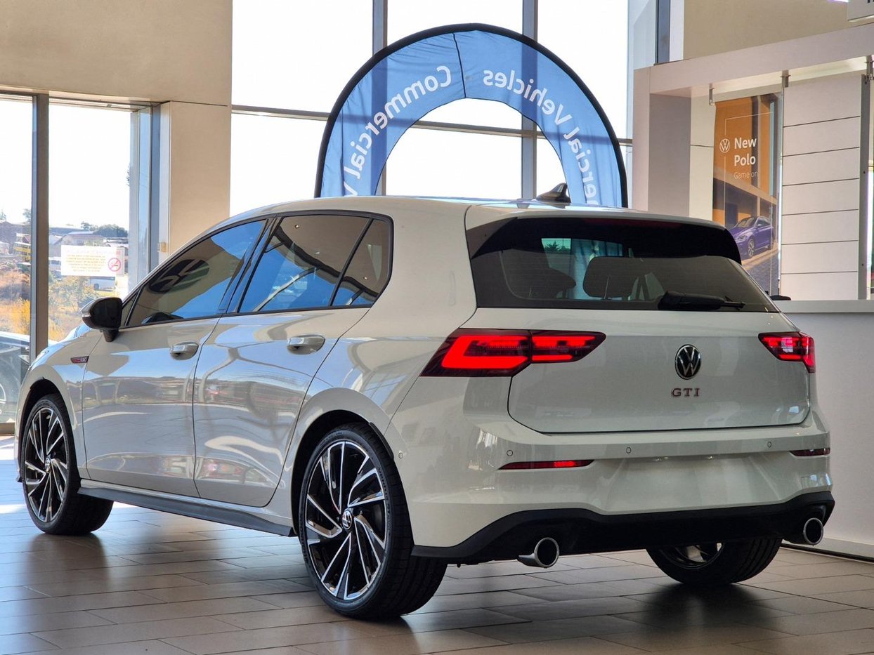 2025 Volkswagen VW Golf 8 GTi 2.0 TSi DSG Q2FyTGlzdGluZzo0ODIzNjk