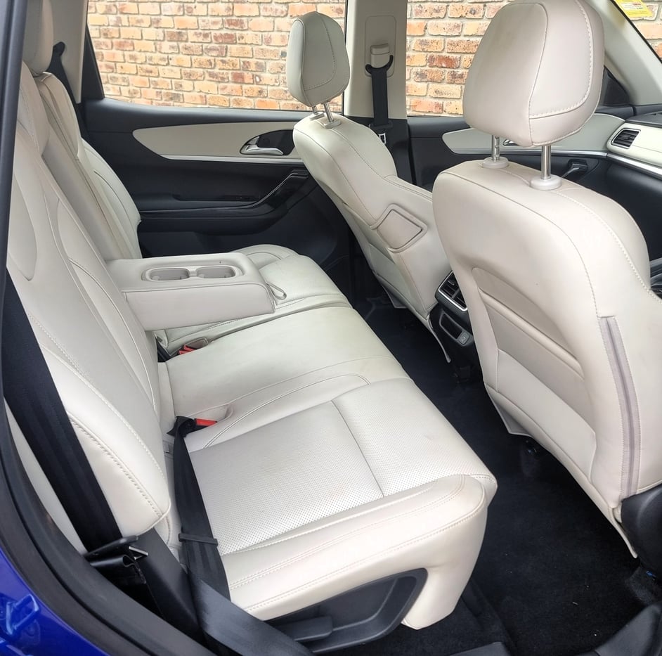 2023 Mahindra XUV 700 2.0 AX7 Auto 7 Seater Q2FyTGlzdGluZzozMTAyMTM ...