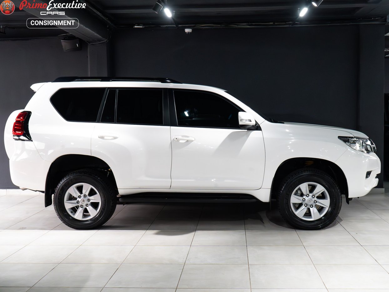 2022 Toyota Prado TX 2.8GD Auto Q2FyTGlzdGluZzozNzQyODQ R1970000