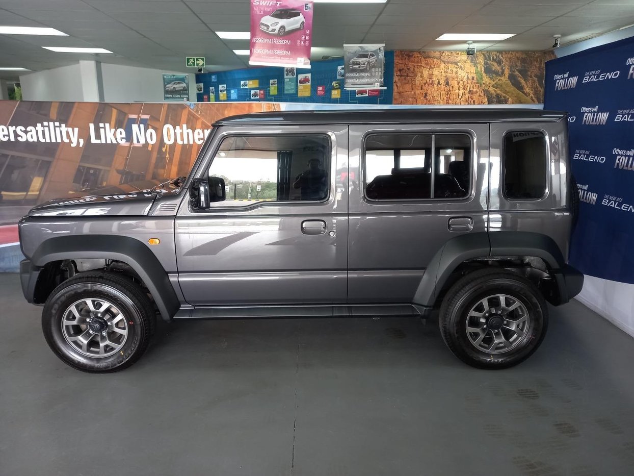2025 Suzuki Jimny 1.5 GLX 5 Doors Q2FyTGlzdGluZzoxODM2MTg R429900