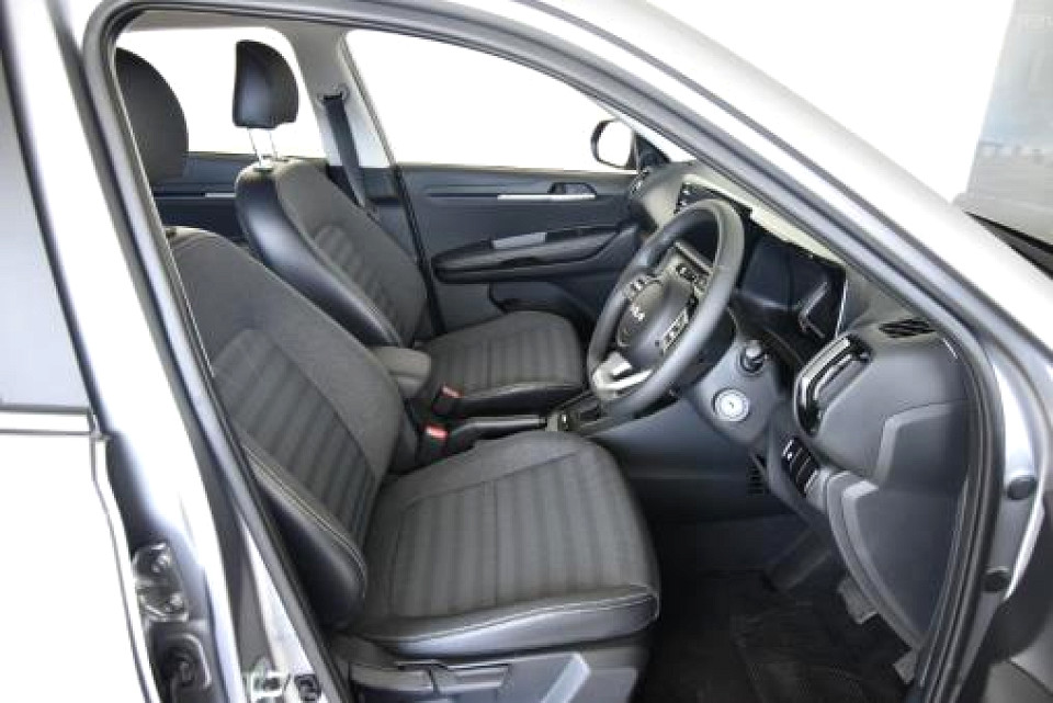 2024 Kia Sonet 1.0T EX Auto Q2FyTGlzdGluZzozNDM1OTk R328000 | Avo Auto