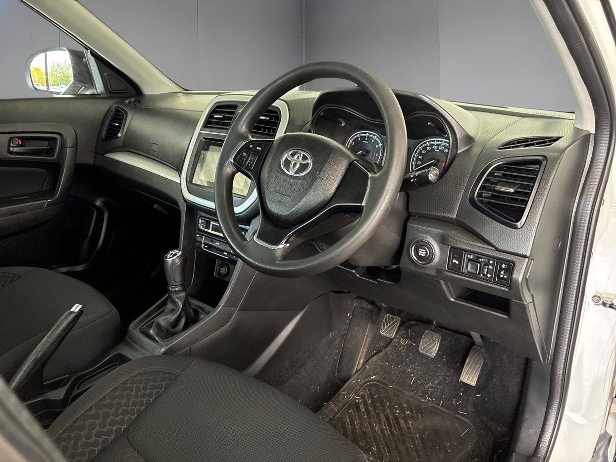 2022 Toyota Urban Cruiser 1.5 Xs Q2FyTGlzdGluZzo1ODIyODg R239900