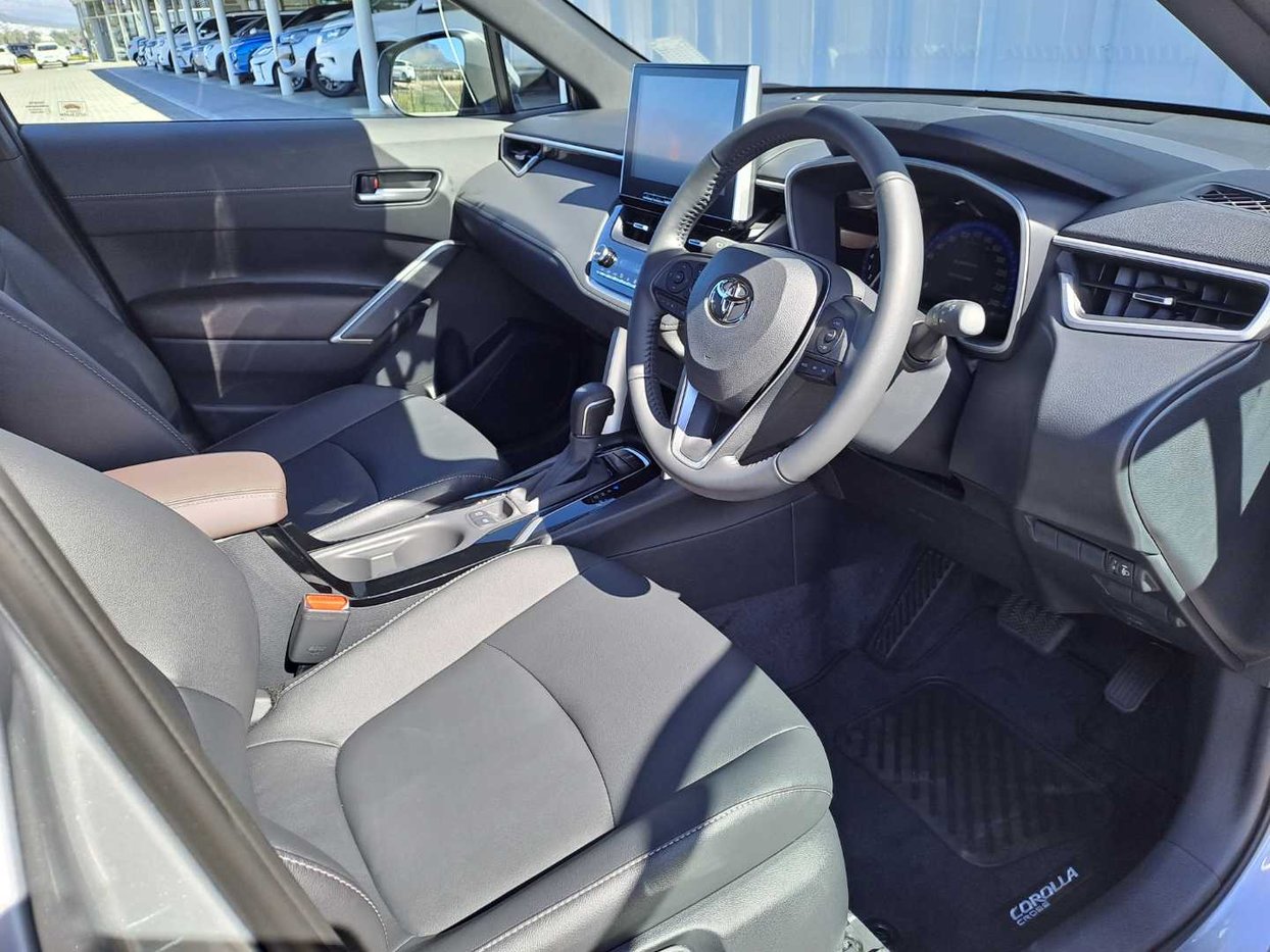 2025 Toyota Corolla Cross 1.8 XS Q2FyTGlzdGluZzo0Mzg0Mjc R452200