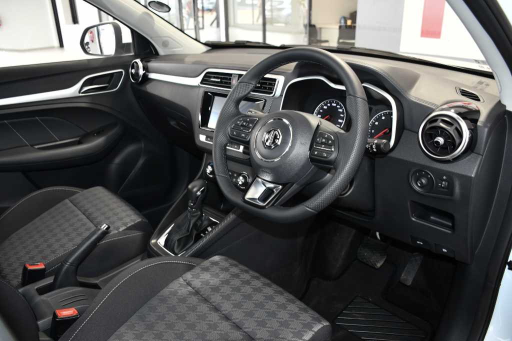 2025 MG ZS 1.5 Com Auto Q2FyTGlzdGluZzo1OTQ4NDM R289900 | Avo Auto