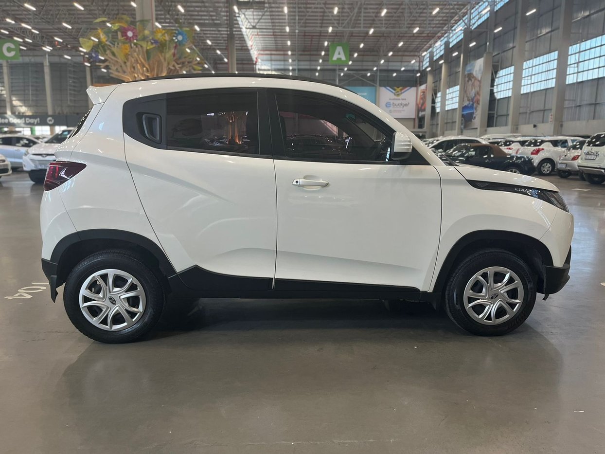 2017 Mahindra KUV 100 1.2 K6 Q2FyTGlzdGluZzoyODc4NzY R122300 | Avo Auto