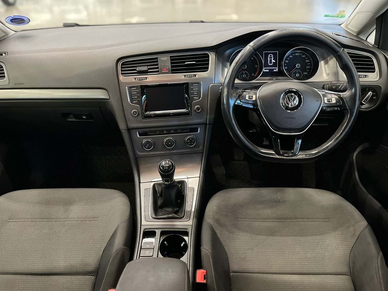 Interior Golf Sportsvan 2014 2014 Volkswagen VW Golf TDi Comfortline