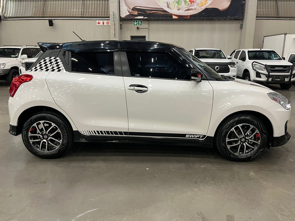 2023 Suzuki Swift 1.2 GLX Q2FyTGlzdGluZzo1NDQ4OTU R221500 | Avo Auto